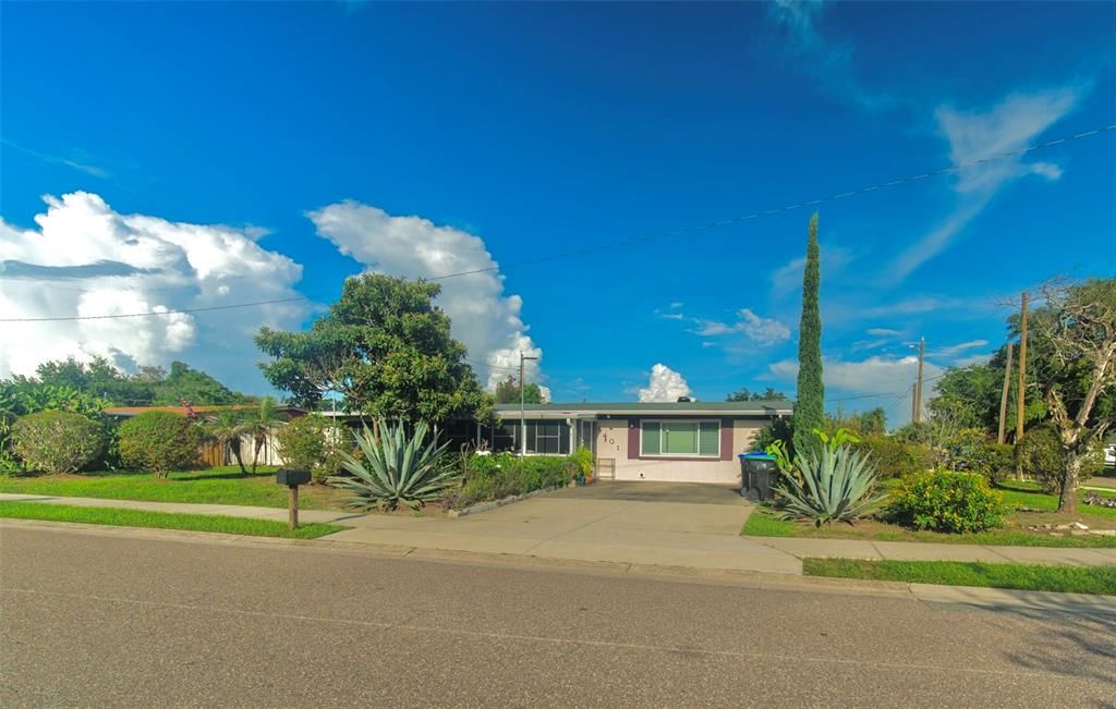 For Sale: $330,000 (3 beds, 2 baths, 1497 Square Feet)