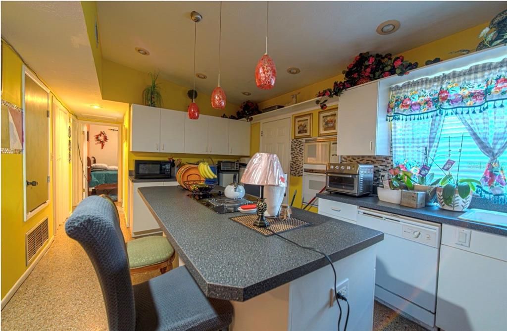 For Sale: $330,000 (3 beds, 2 baths, 1497 Square Feet)