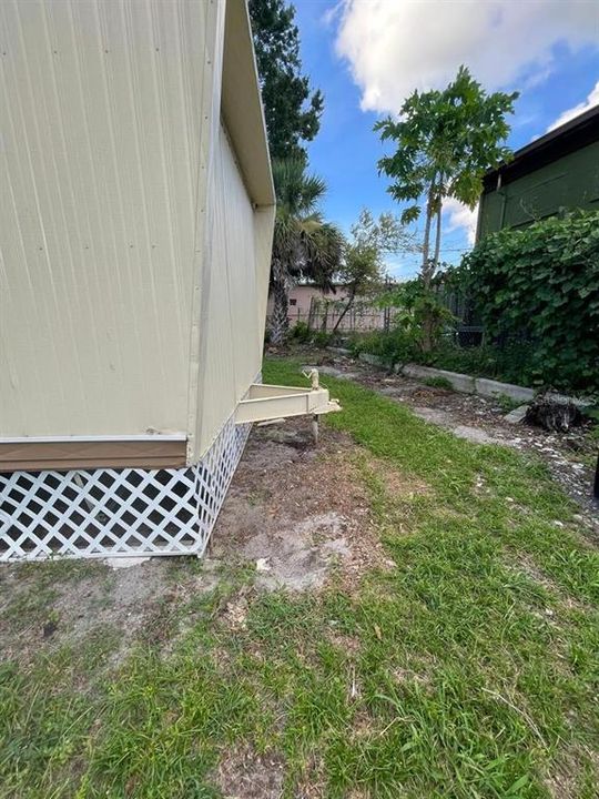 For Sale: $164,900 (3 beds, 1 baths, 792 Square Feet)