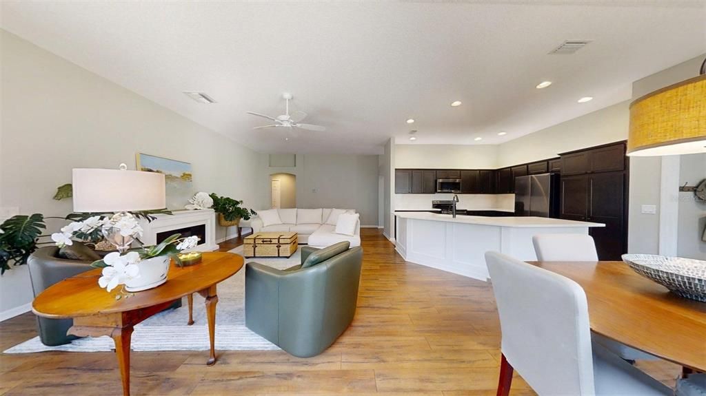 En Venta: $380,000 (3 camas, 2 baños, 1812 Pies cuadrados)