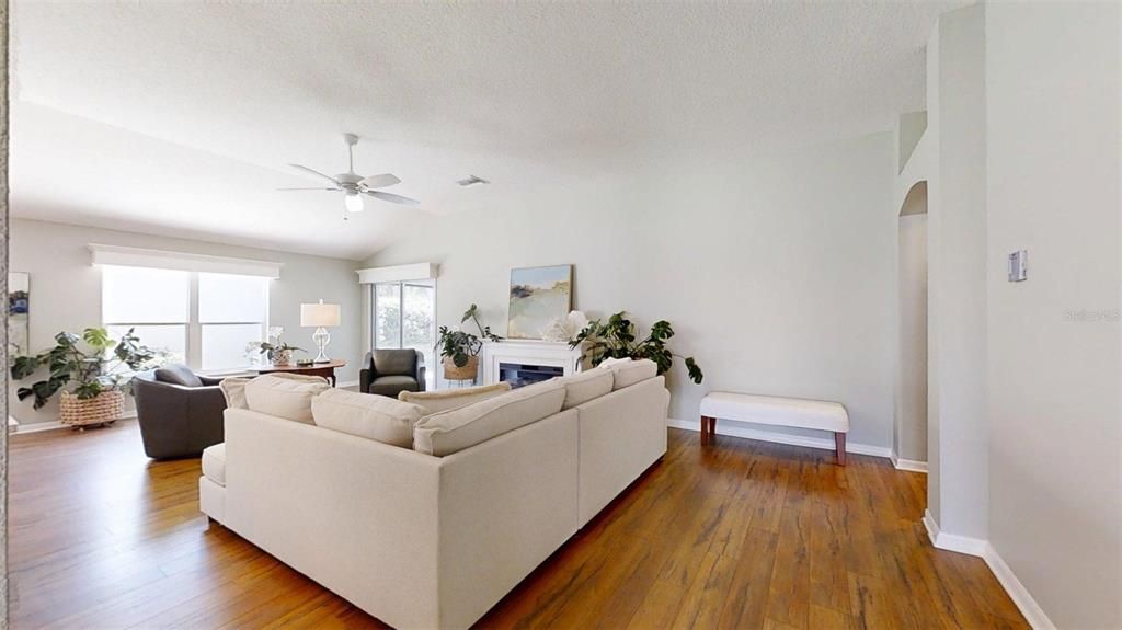 En Venta: $380,000 (3 camas, 2 baños, 1812 Pies cuadrados)