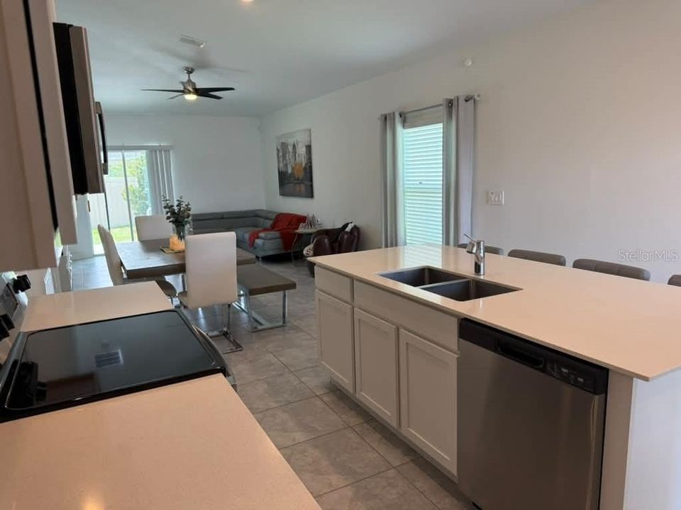 For Sale: $340,000 (3 beds, 2 baths, 1260 Square Feet)