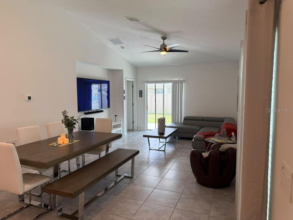 For Sale: $340,000 (3 beds, 2 baths, 1260 Square Feet)