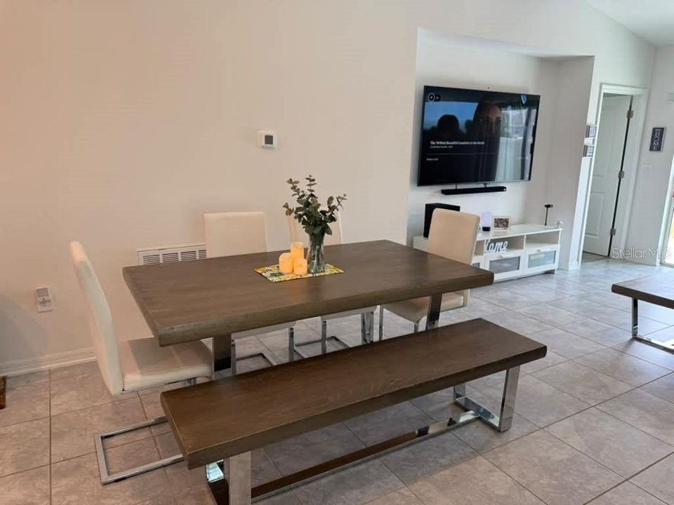 For Sale: $340,000 (3 beds, 2 baths, 1260 Square Feet)