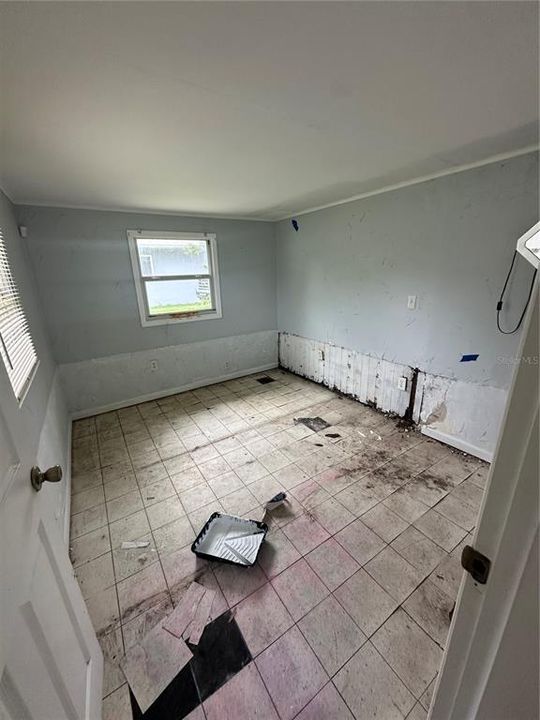 For Sale: $119,990 (3 beds, 1 baths, 864 Square Feet)