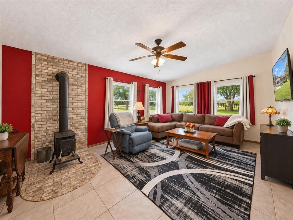For Sale: $500,000 (3 beds, 2 baths, 1960 Square Feet)