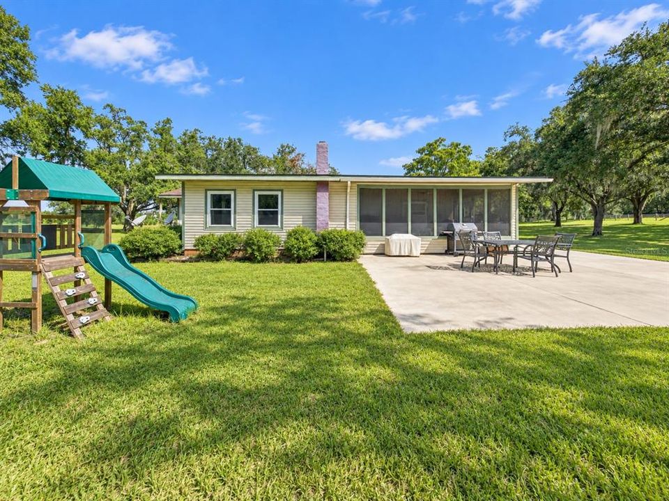 For Sale: $500,000 (3 beds, 2 baths, 1960 Square Feet)