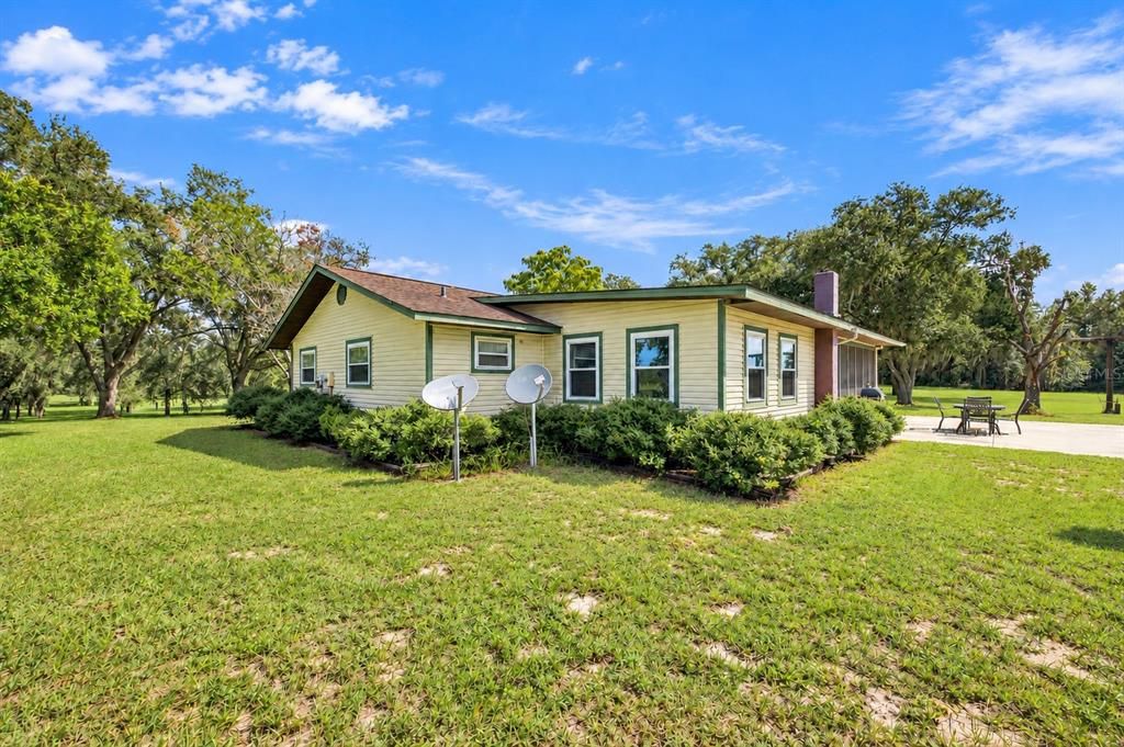 For Sale: $500,000 (3 beds, 2 baths, 1960 Square Feet)