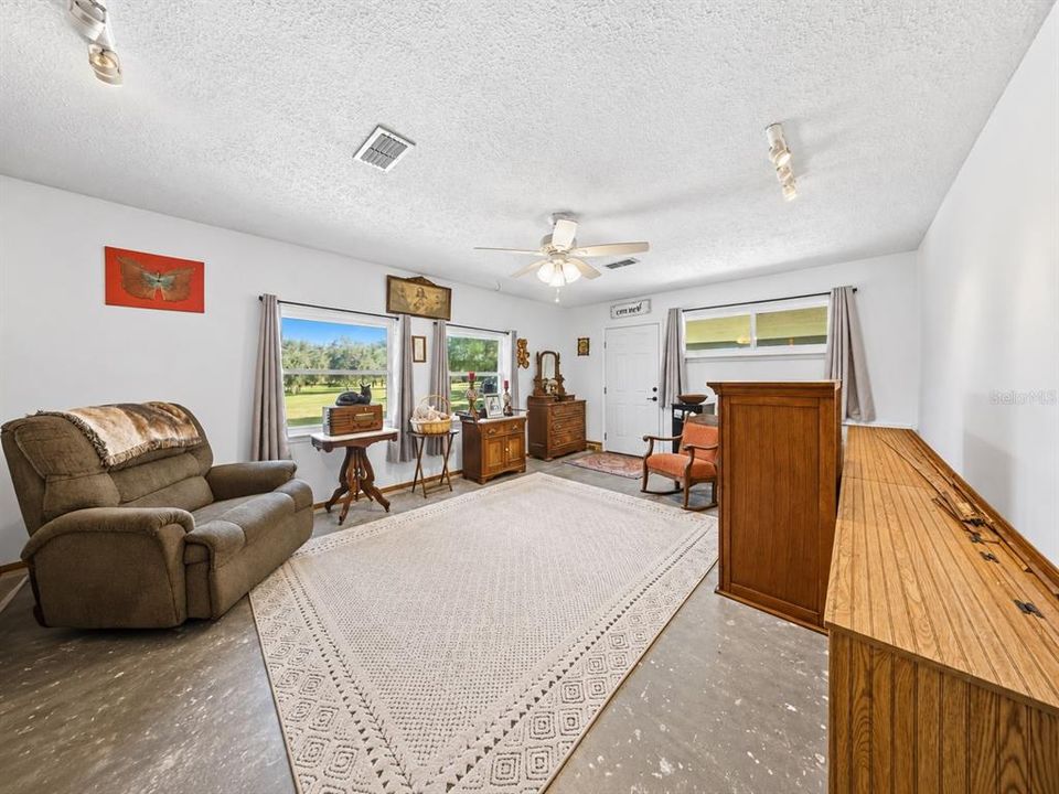 For Sale: $500,000 (3 beds, 2 baths, 1960 Square Feet)