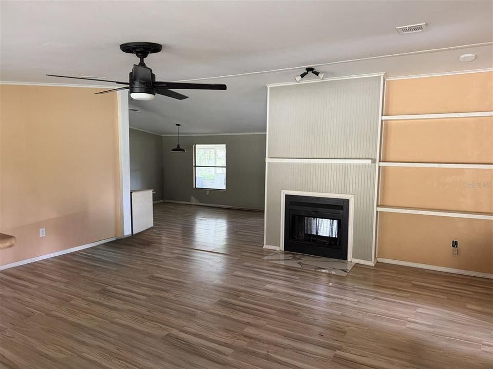 For Sale: $365,000 (3 beds, 2 baths, 1680 Square Feet)