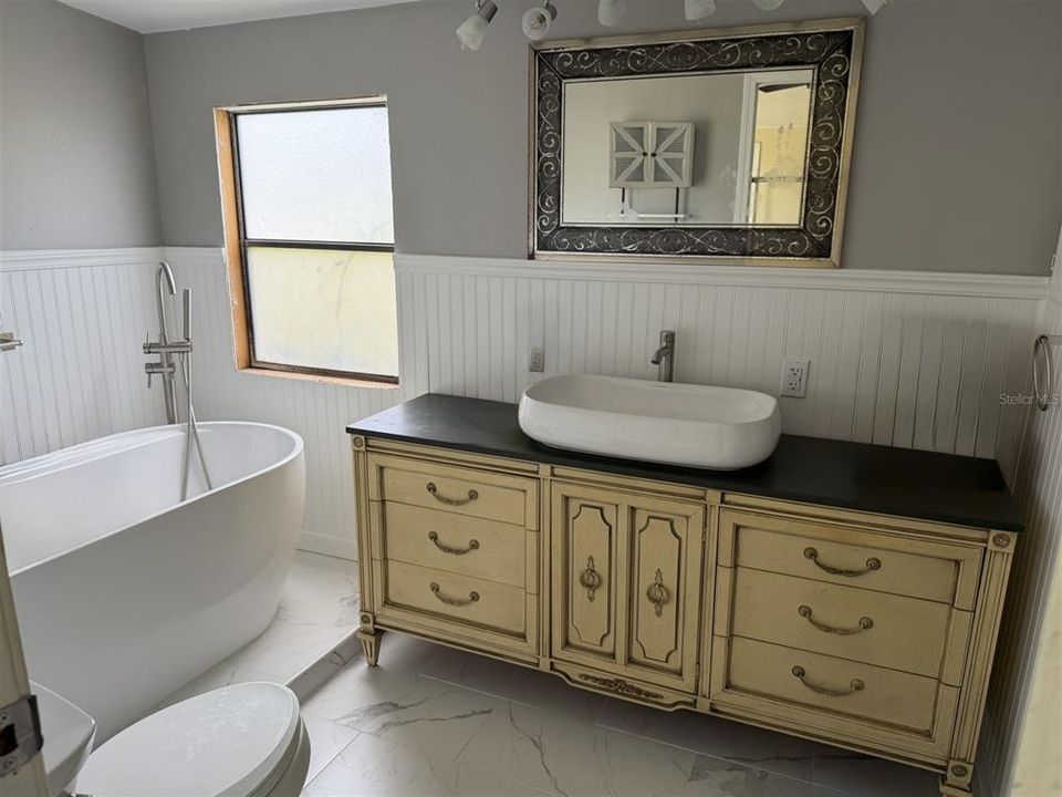 For Sale: $365,000 (3 beds, 2 baths, 1680 Square Feet)