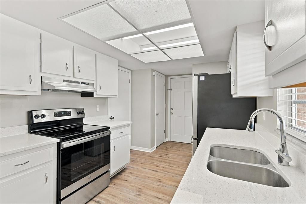 For Sale: $330,000 (4 beds, 2 baths, 1638 Square Feet)