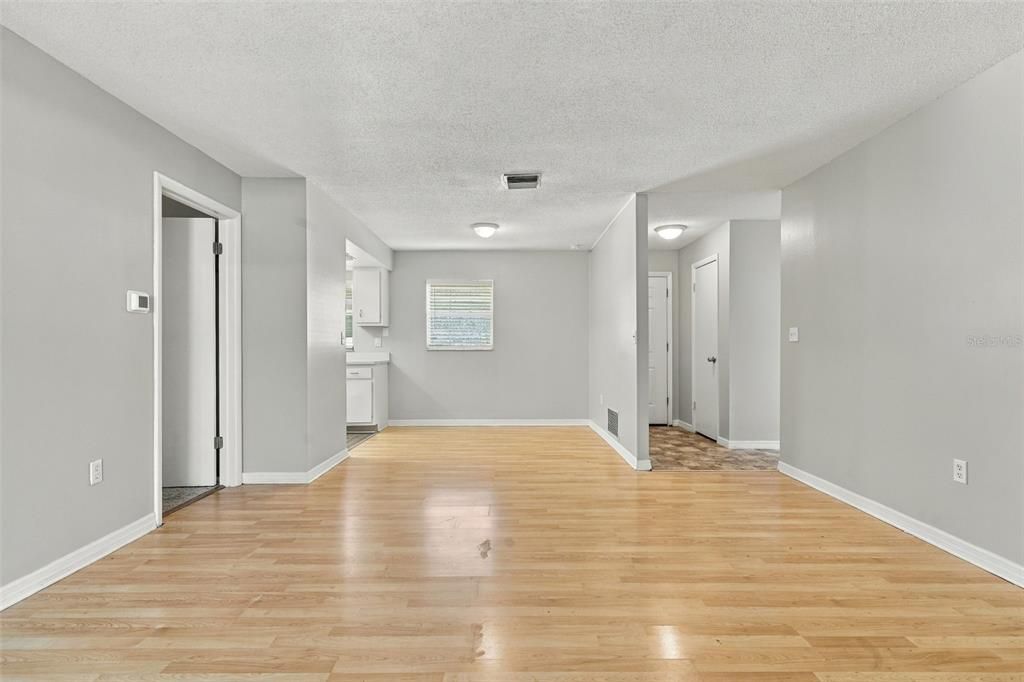 For Sale: $330,000 (4 beds, 2 baths, 1638 Square Feet)