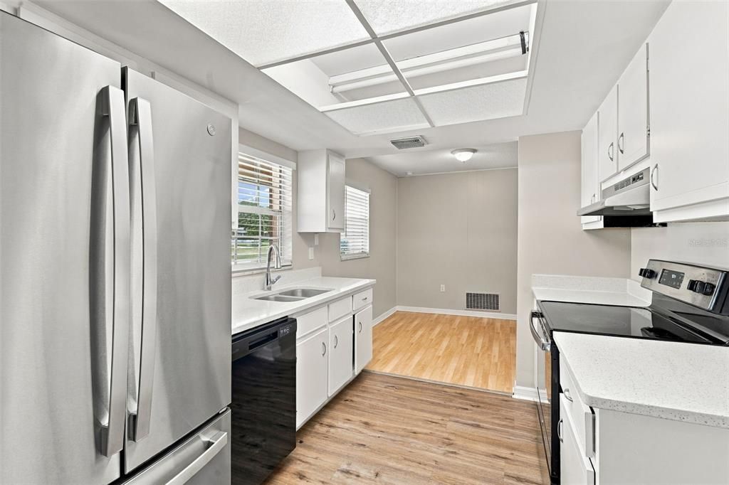 For Sale: $330,000 (4 beds, 2 baths, 1638 Square Feet)