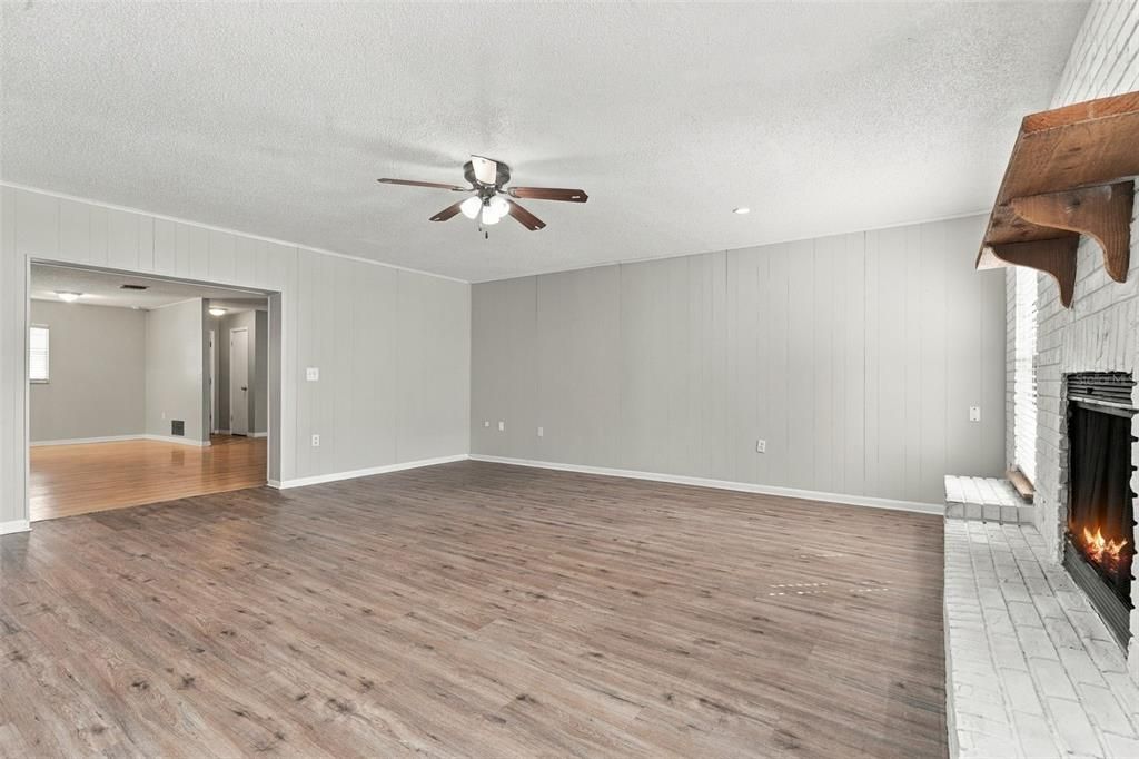 For Sale: $330,000 (4 beds, 2 baths, 1638 Square Feet)