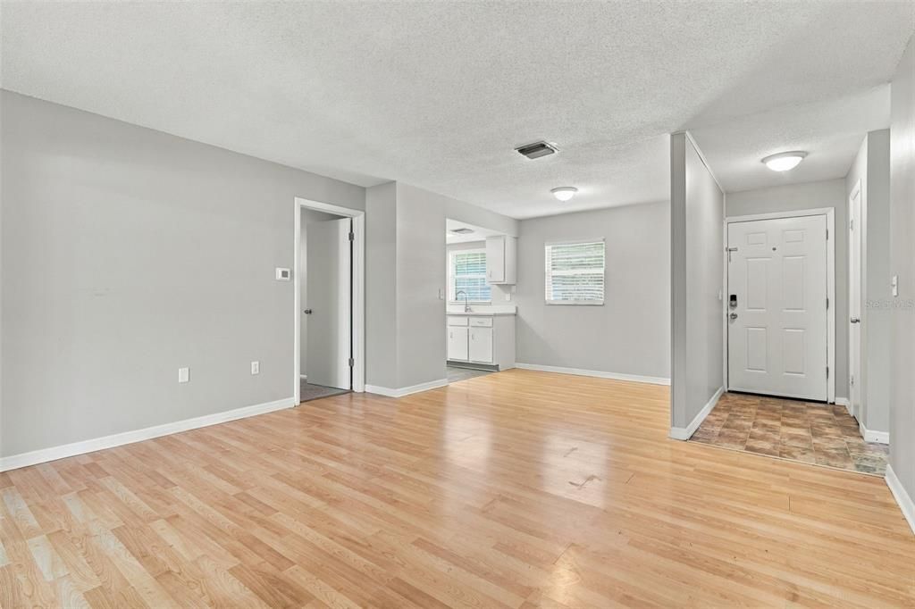 For Sale: $330,000 (4 beds, 2 baths, 1638 Square Feet)