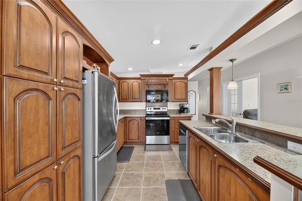 For Sale: $244,900 (2 beds, 2 baths, 1680 Square Feet)