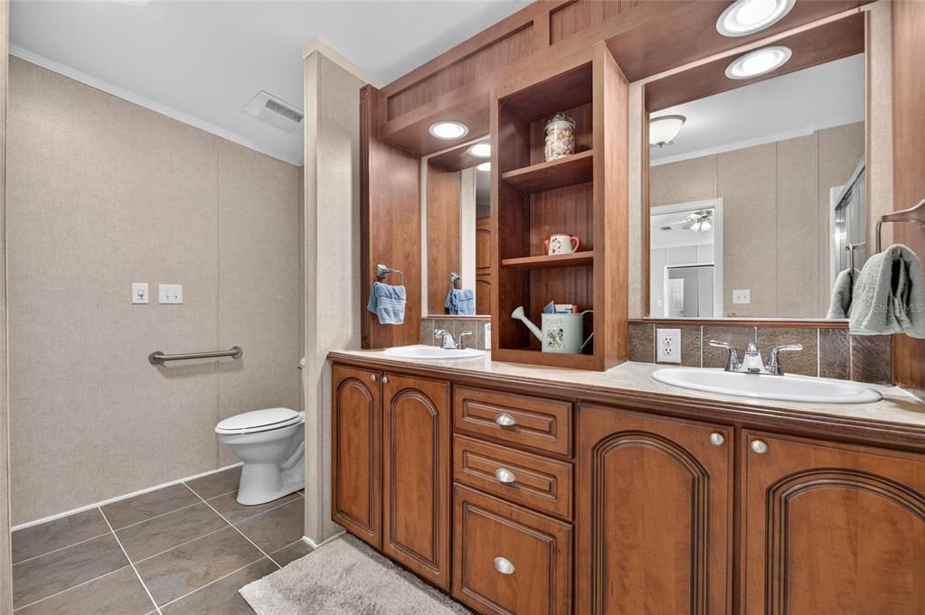 For Sale: $244,900 (2 beds, 2 baths, 1680 Square Feet)