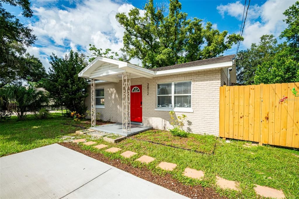 For Sale: $275,000 (3 beds, 1 baths, 990 Square Feet)