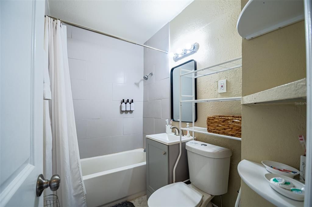 For Sale: $275,000 (3 beds, 1 baths, 990 Square Feet)