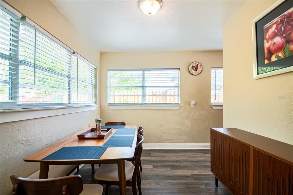 For Sale: $275,000 (3 beds, 1 baths, 990 Square Feet)