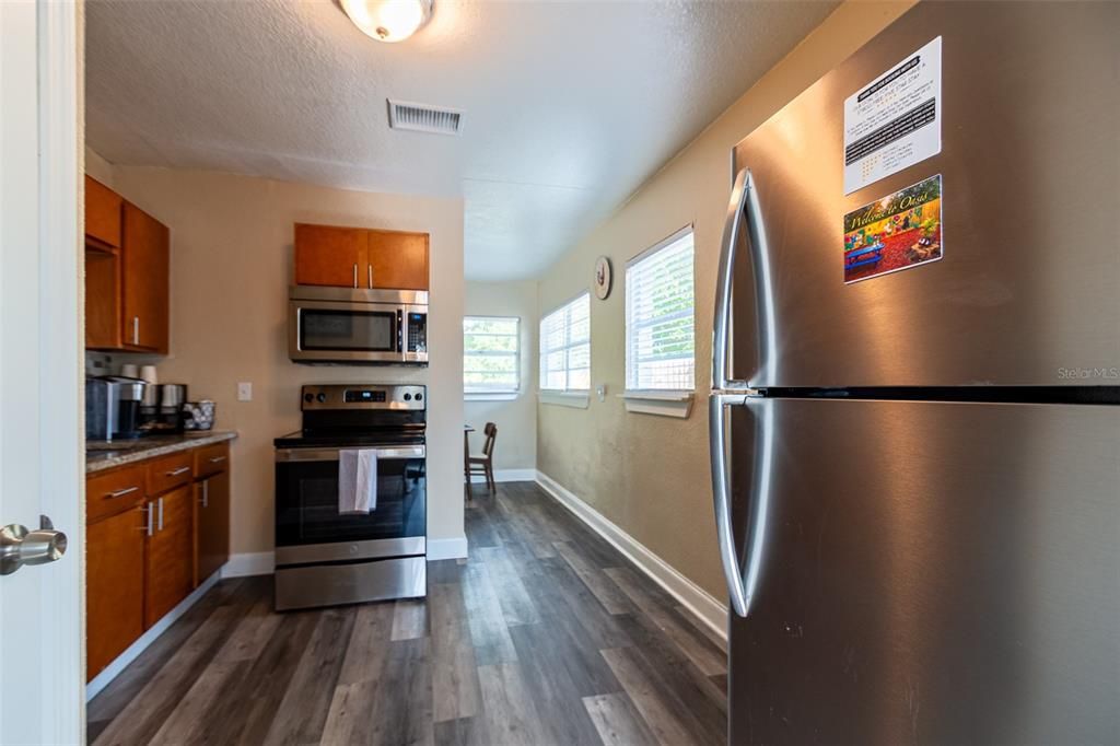 For Sale: $275,000 (3 beds, 1 baths, 990 Square Feet)