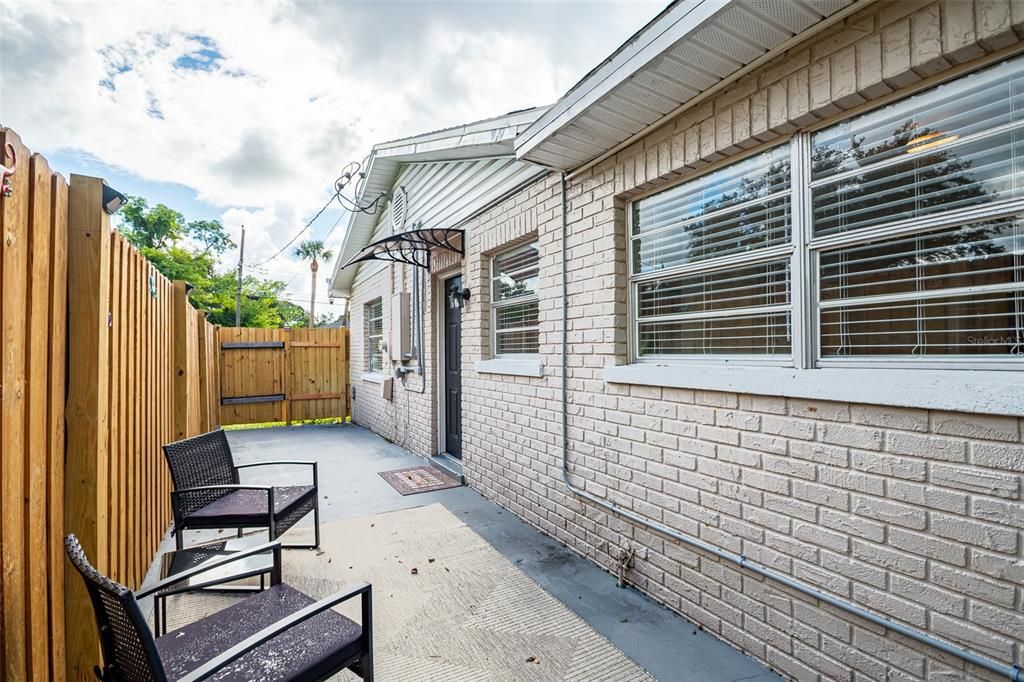 For Sale: $275,000 (3 beds, 1 baths, 990 Square Feet)