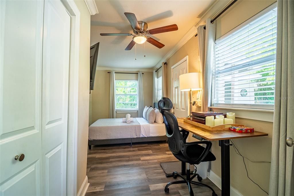For Sale: $275,000 (3 beds, 1 baths, 990 Square Feet)