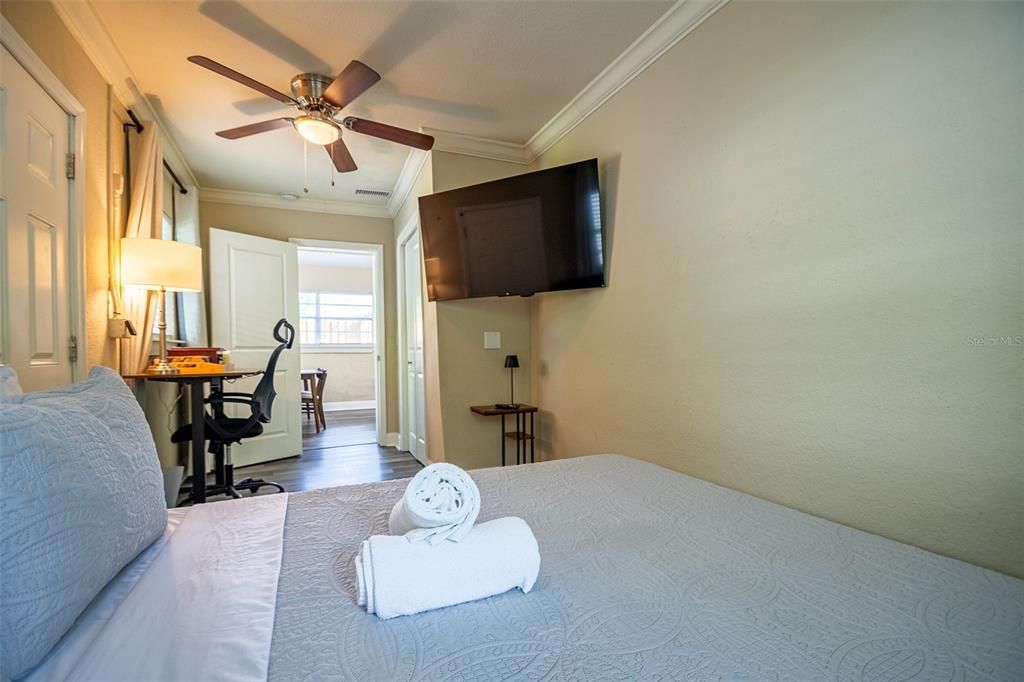 For Sale: $275,000 (3 beds, 1 baths, 990 Square Feet)