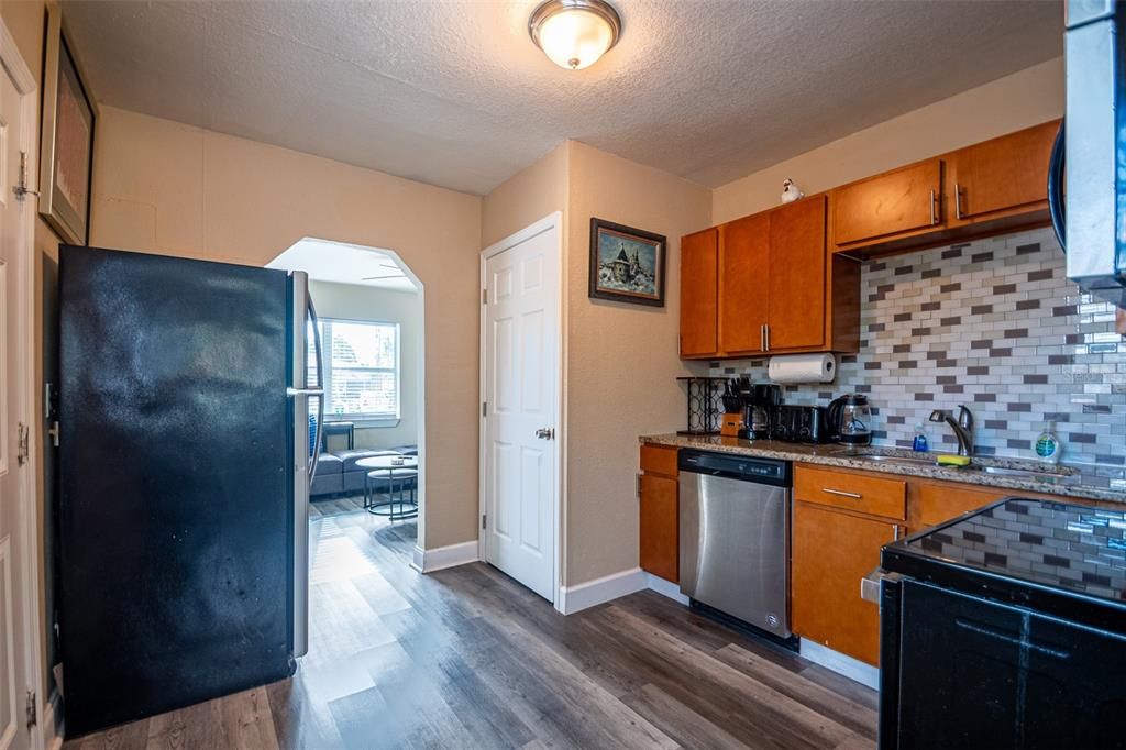 For Sale: $275,000 (3 beds, 1 baths, 990 Square Feet)