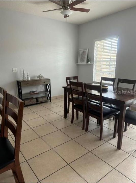 В аренду: $1,800 (2 спален, 2 ванн, 1273 Квадратных фут)