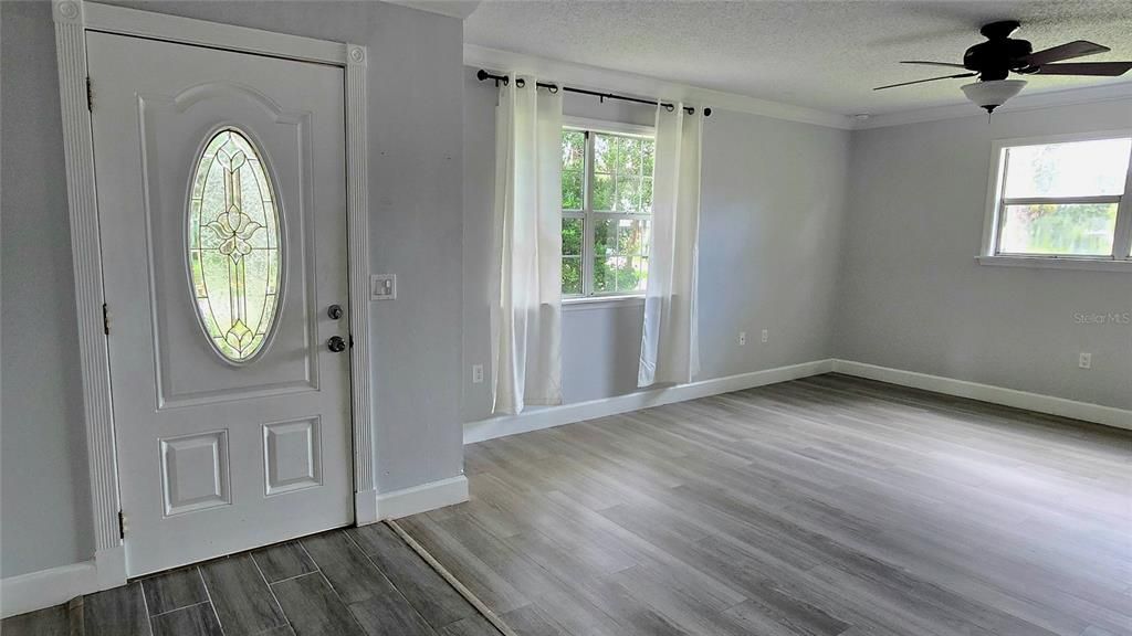 En Venta: $294,900 (4 camas, 3 baños, 2146 Pies cuadrados)