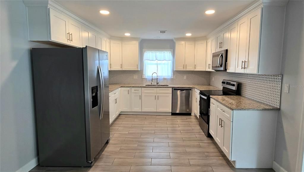En Venta: $294,900 (4 camas, 3 baños, 2146 Pies cuadrados)
