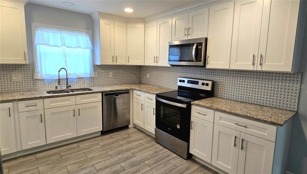 En Venta: $294,900 (4 camas, 3 baños, 2146 Pies cuadrados)