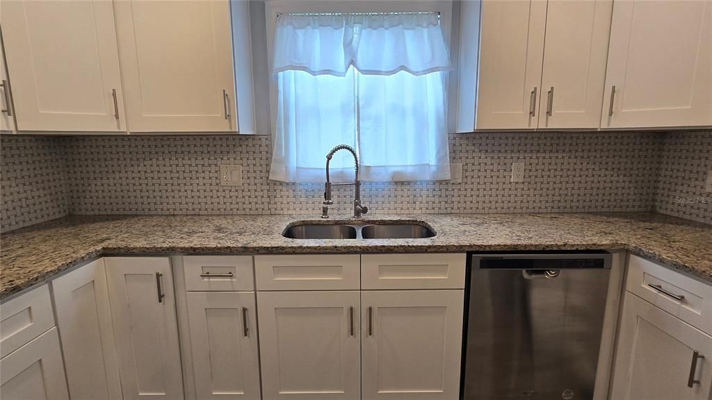En Venta: $294,900 (4 camas, 3 baños, 2146 Pies cuadrados)