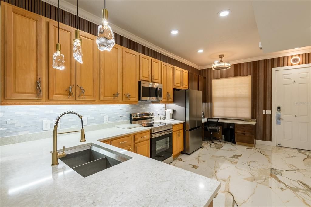 For Sale: $319,500 (2 beds, 2 baths, 1128 Square Feet)
