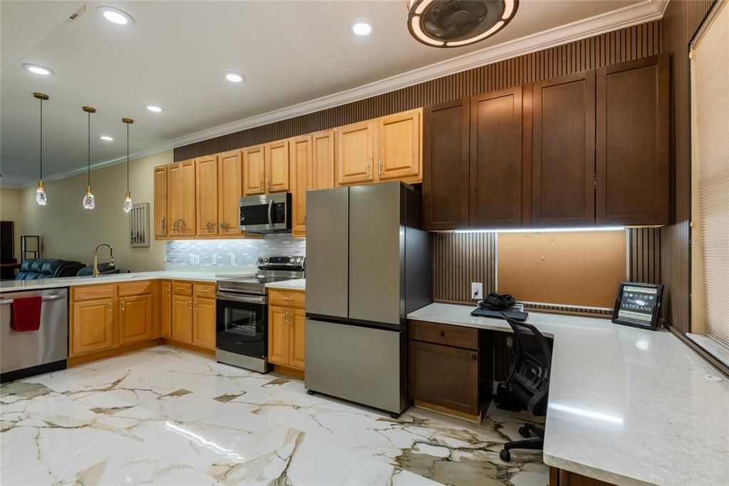 For Sale: $319,500 (2 beds, 2 baths, 1128 Square Feet)