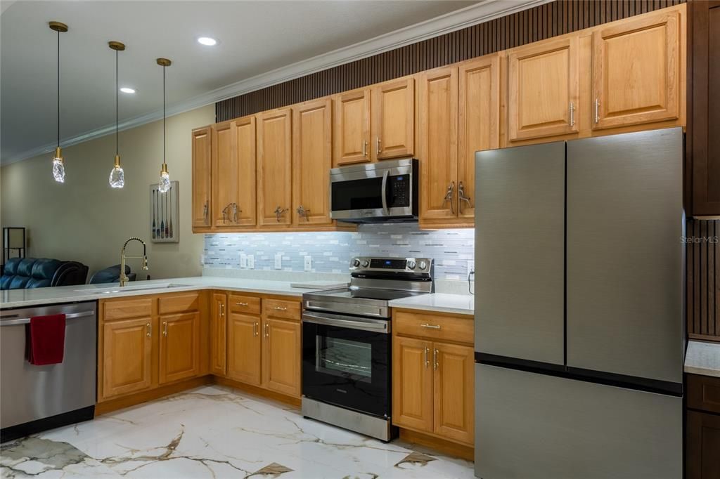 For Sale: $319,500 (2 beds, 2 baths, 1128 Square Feet)