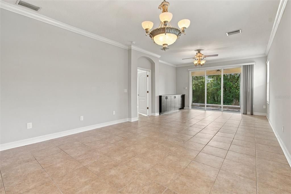 For Rent: $2,300 (3 beds, 2 baths, 1820 Square Feet)