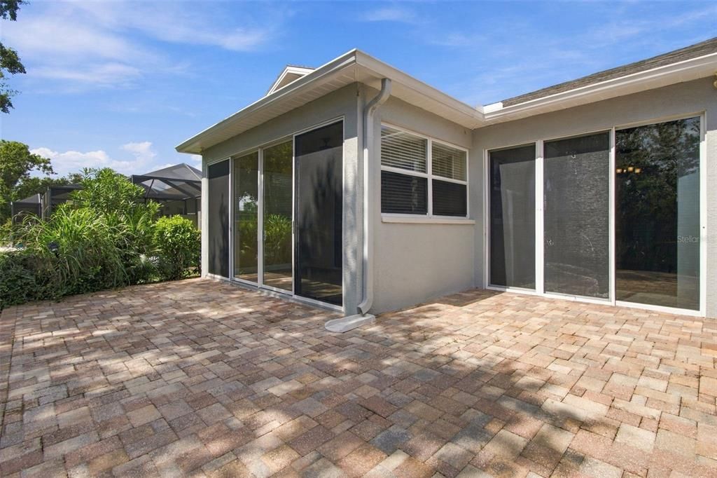 For Rent: $2,300 (3 beds, 2 baths, 1820 Square Feet)