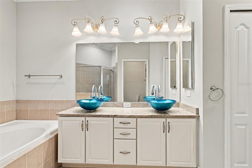 For Rent: $2,300 (3 beds, 2 baths, 1820 Square Feet)