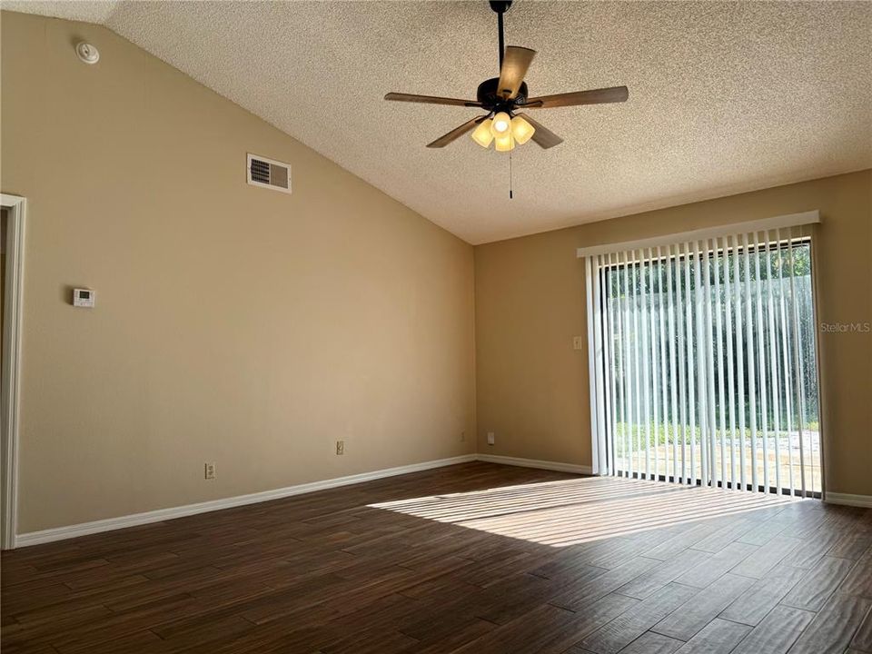 En Venta: $278,900 (3 camas, 2 baños, 1342 Pies cuadrados)