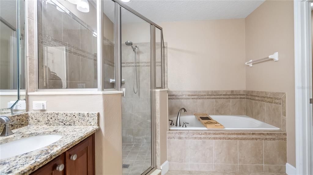 En Venta: $475,000 (4 camas, 2 baños, 2340 Pies cuadrados)