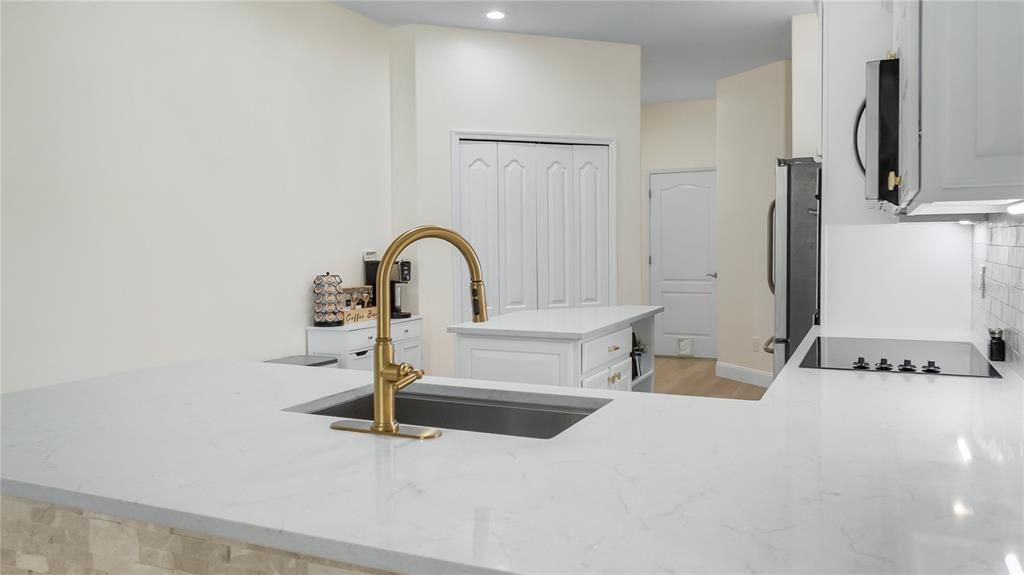 En Venta: $475,000 (4 camas, 2 baños, 2340 Pies cuadrados)