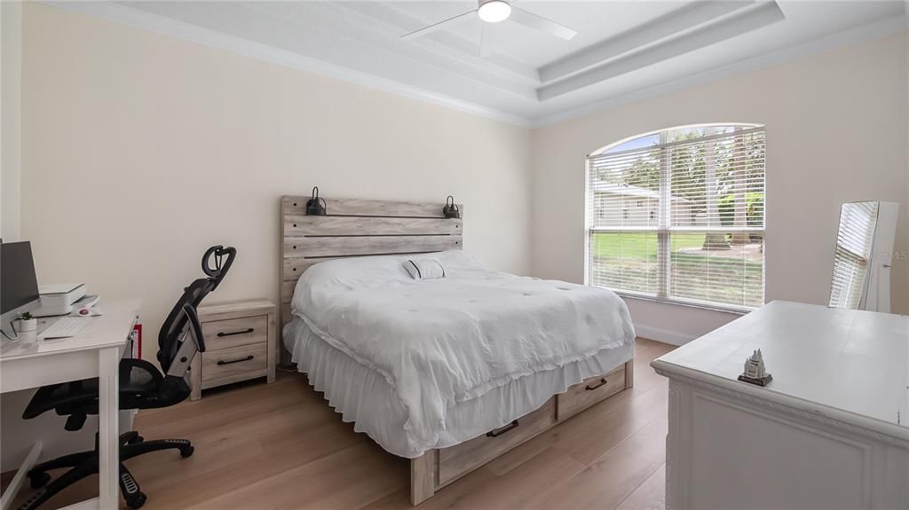 En Venta: $475,000 (4 camas, 2 baños, 2340 Pies cuadrados)