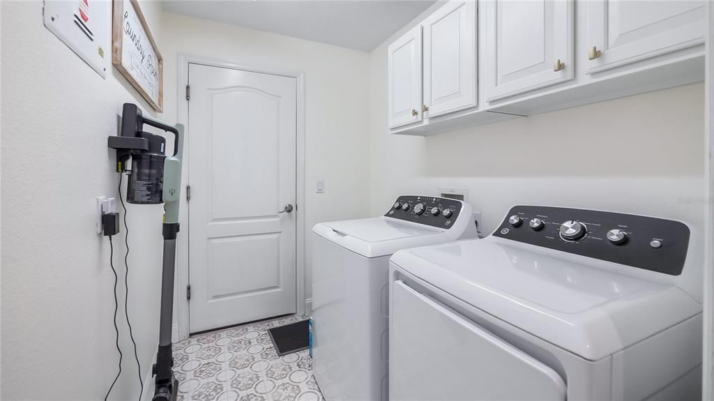 En Venta: $475,000 (4 camas, 2 baños, 2340 Pies cuadrados)
