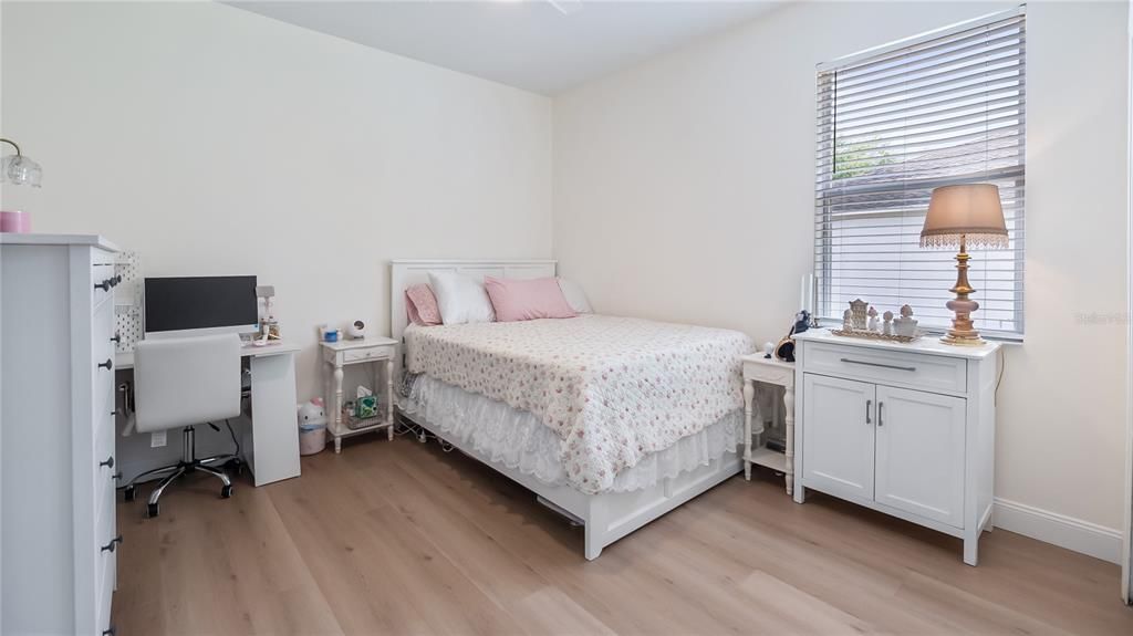 En Venta: $475,000 (4 camas, 2 baños, 2340 Pies cuadrados)