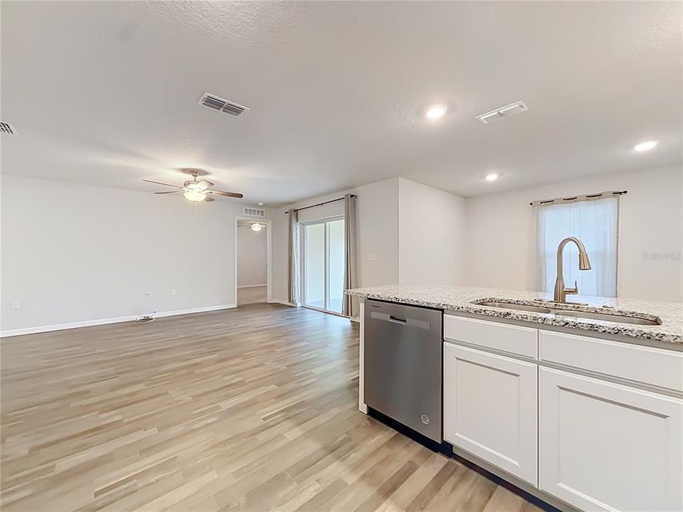 For Sale: $238,500 (3 beds, 2 baths, 1492 Square Feet)