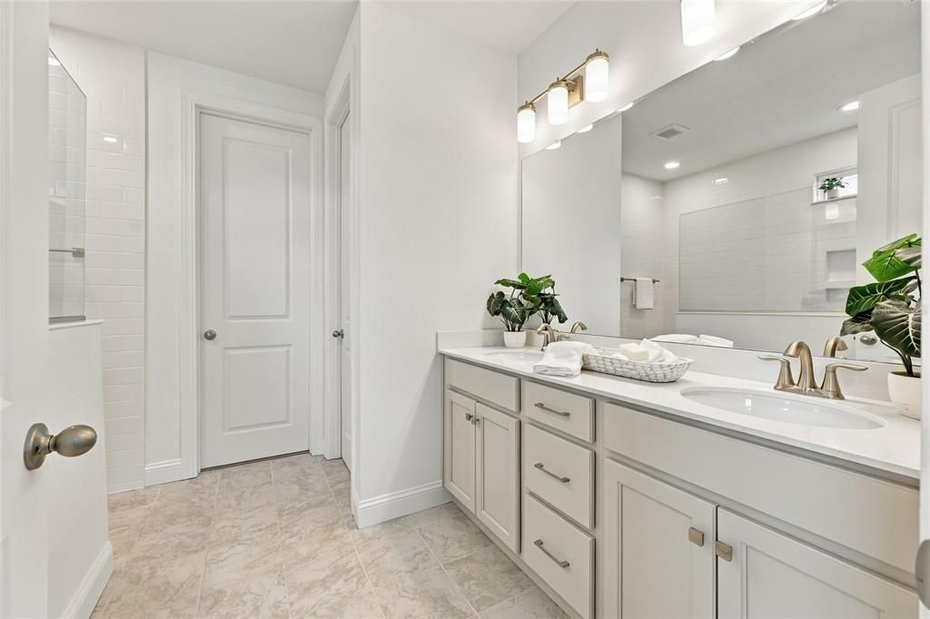 For Sale: $459,900 (3 beds, 2 baths, 2327 Square Feet)