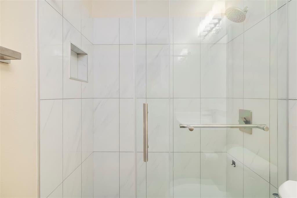 На продажу: $310,000 (2 спален, 2 ванн, 1210 Квадратных фут)